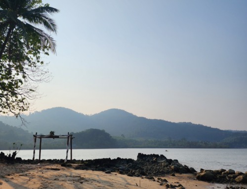 ร่วมทำบุญและนั่งภาวนา ณ เกาะช้าง จังหวัดตราด